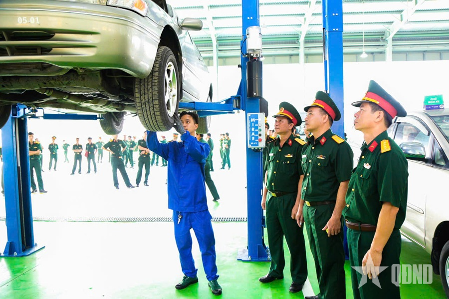 Gắn liền đào tạo sau đại học với nâng cao khả năng sẵn sàng chiến đấu của đơn vị